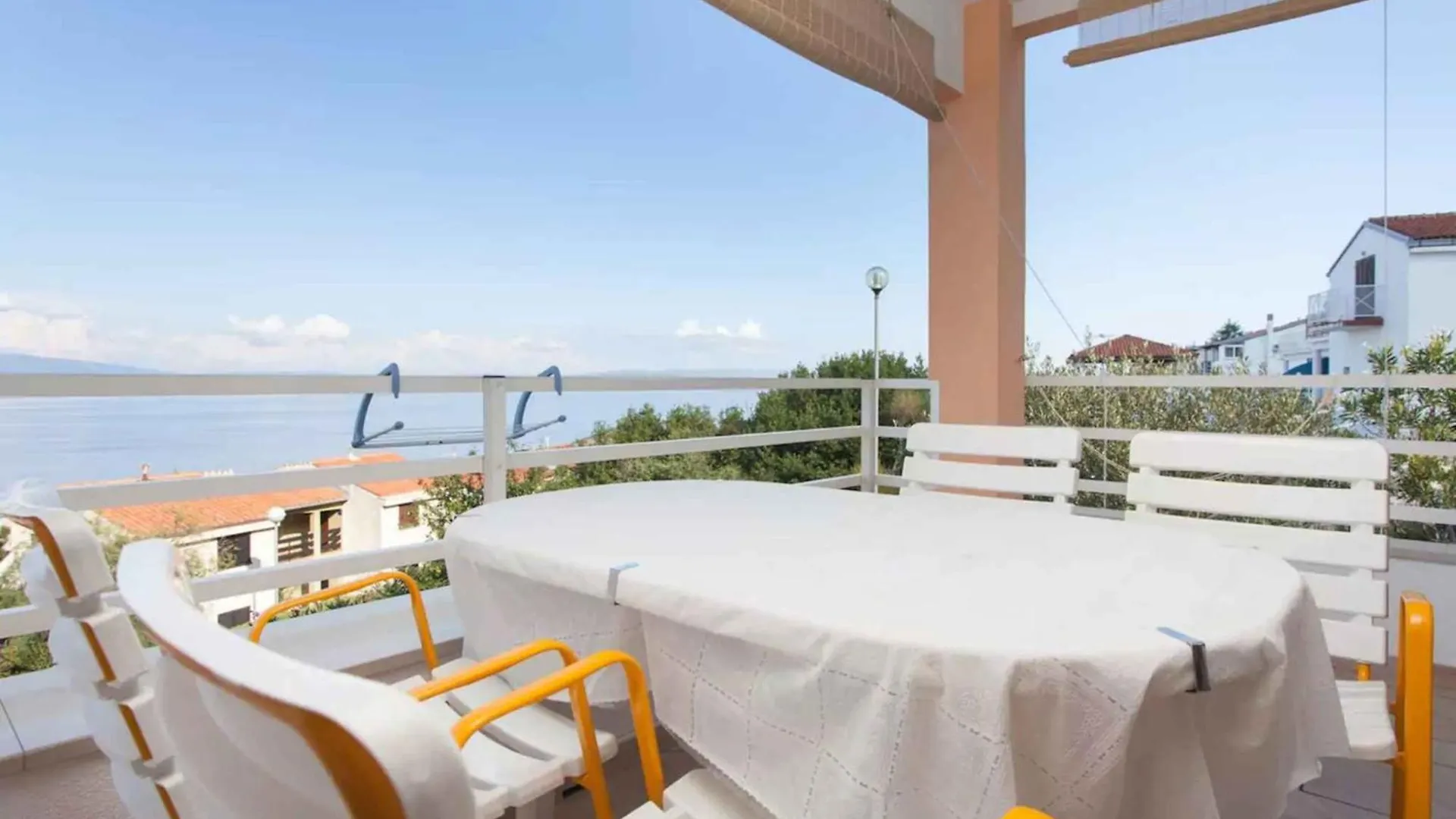Apartment In Ravni 46700 0*,